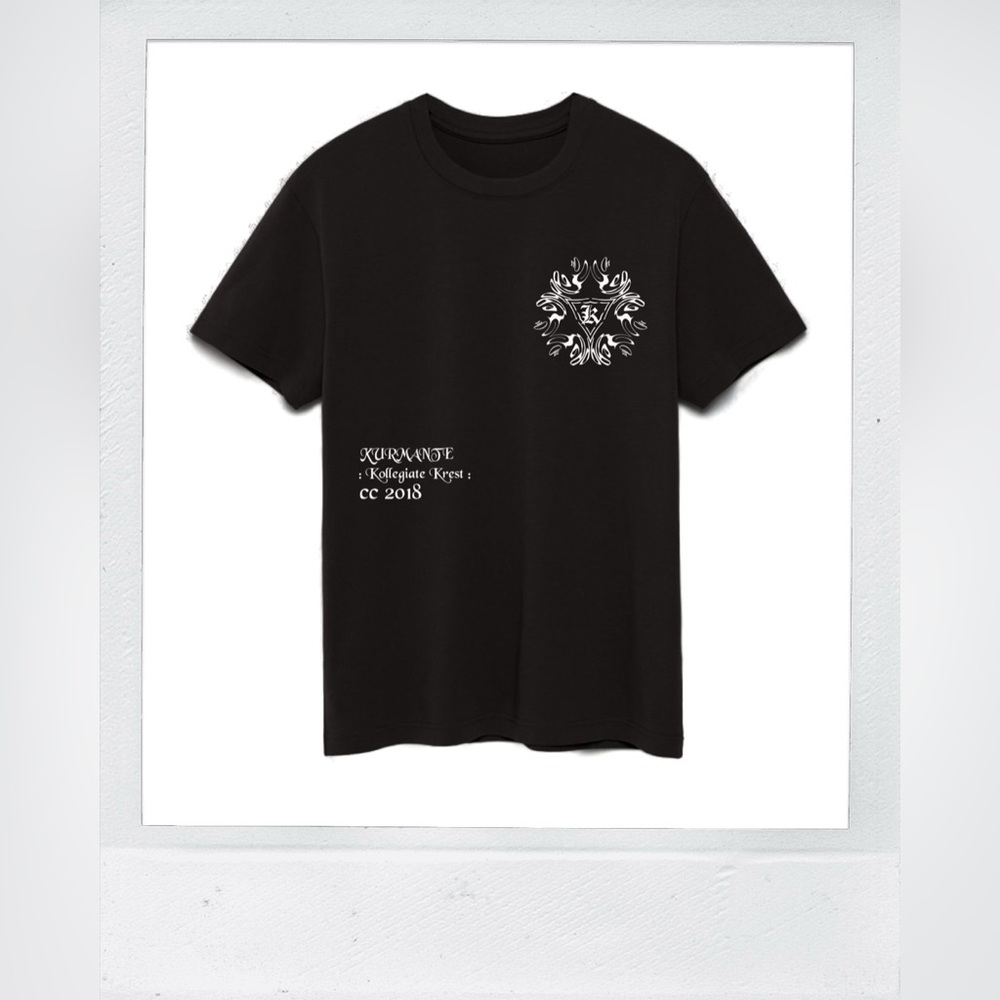 KURMANTE Kollegiate Krest Tee